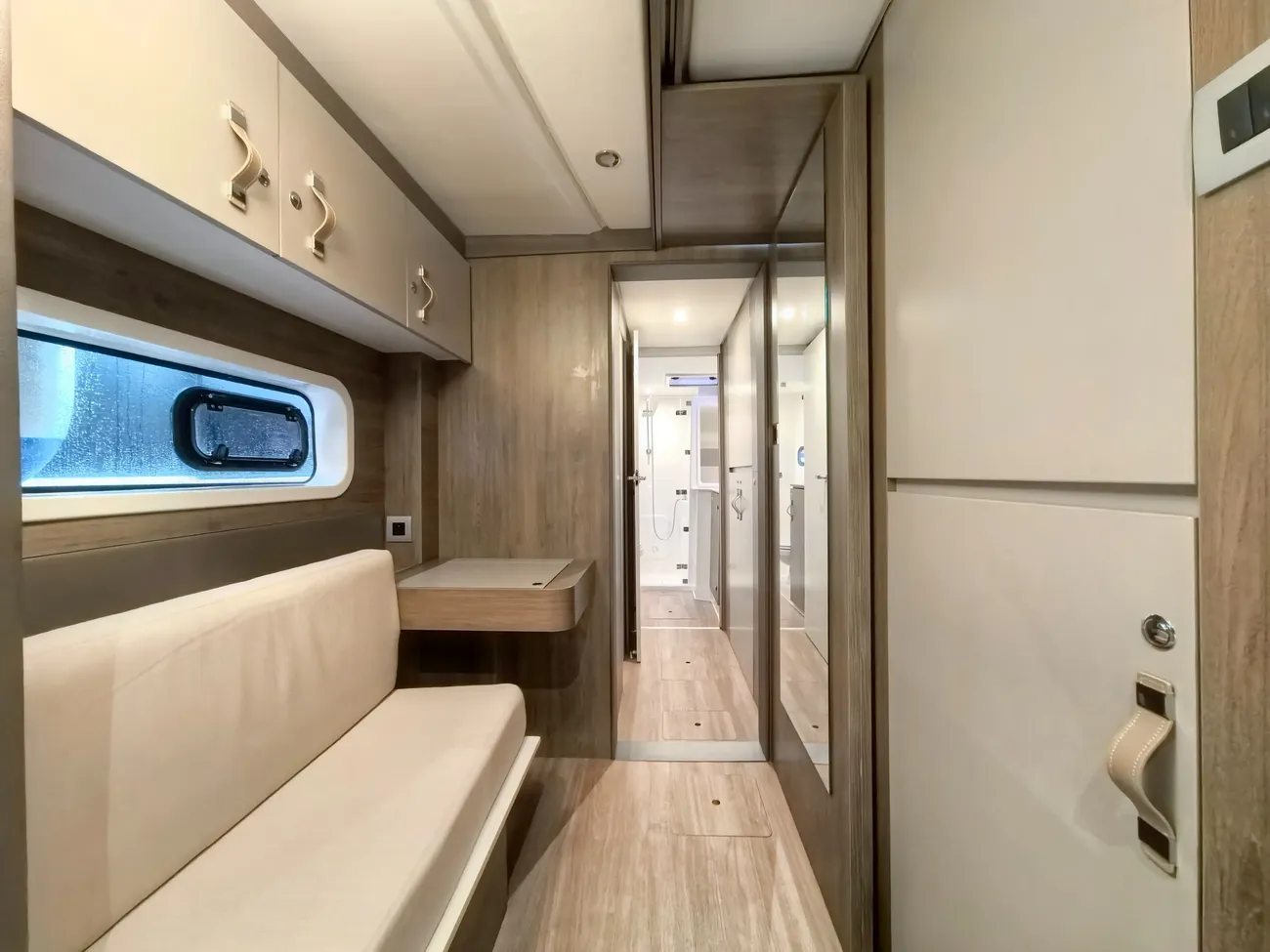 https://www.rightboat.com/boat_images/image_29203135/compressed_f295913960b54b29a7780aca819e7c5841613374da6f451b90ecb3be6a3067b4.webp photo 17