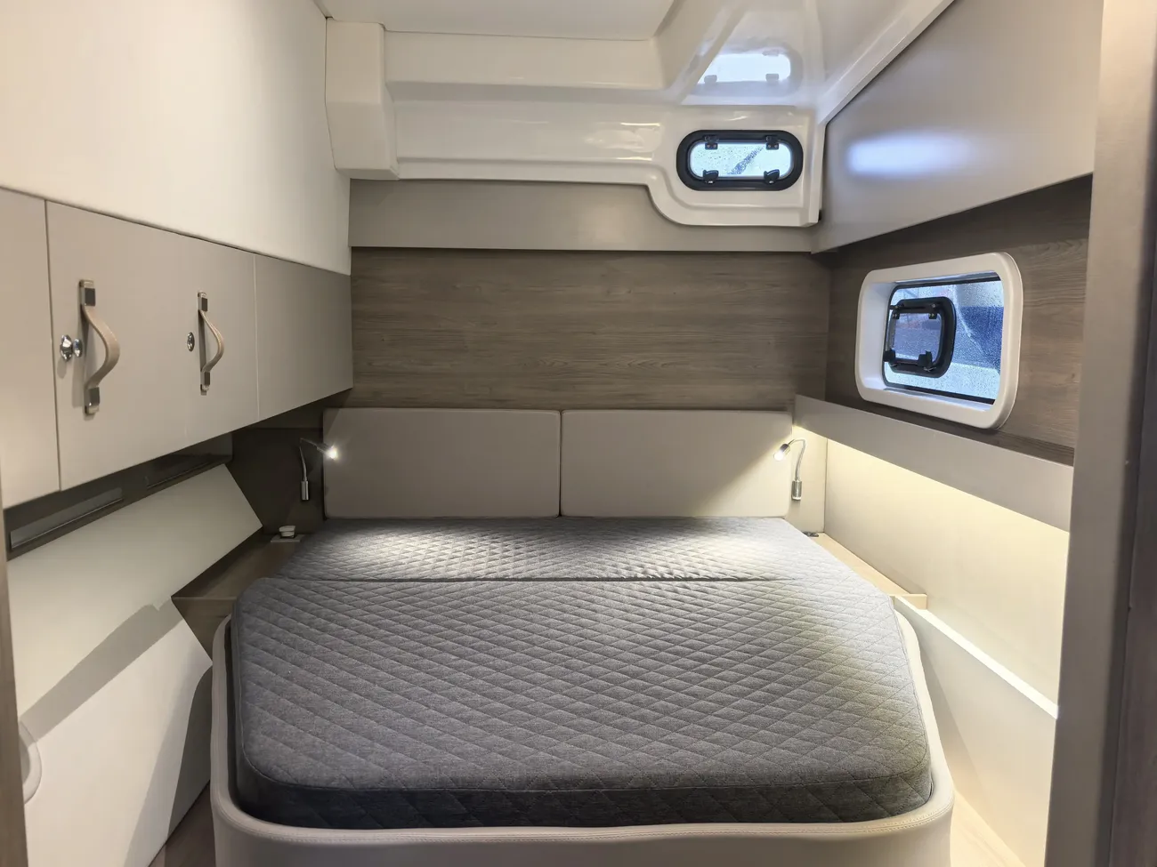https://www.rightboat.com/boat_images/image_29203136/compressed_1022287c1b5e4d0e98c5acb8d09e2a1dde8e689a9a6c48d6a79c7a14c182e5cb.webp photo 21