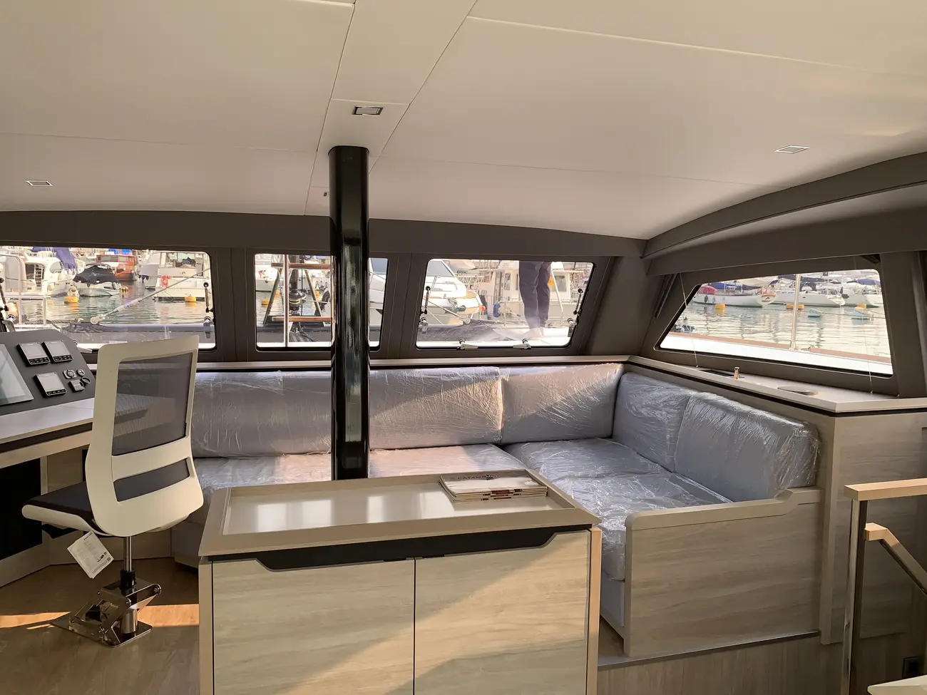 https://www.rightboat.com/boat_images/image_29203168/compressed_9bca574341bc422aa8f934cc99a493701b26133de3c64f8188a7ee764e9ee970.webp photo 17