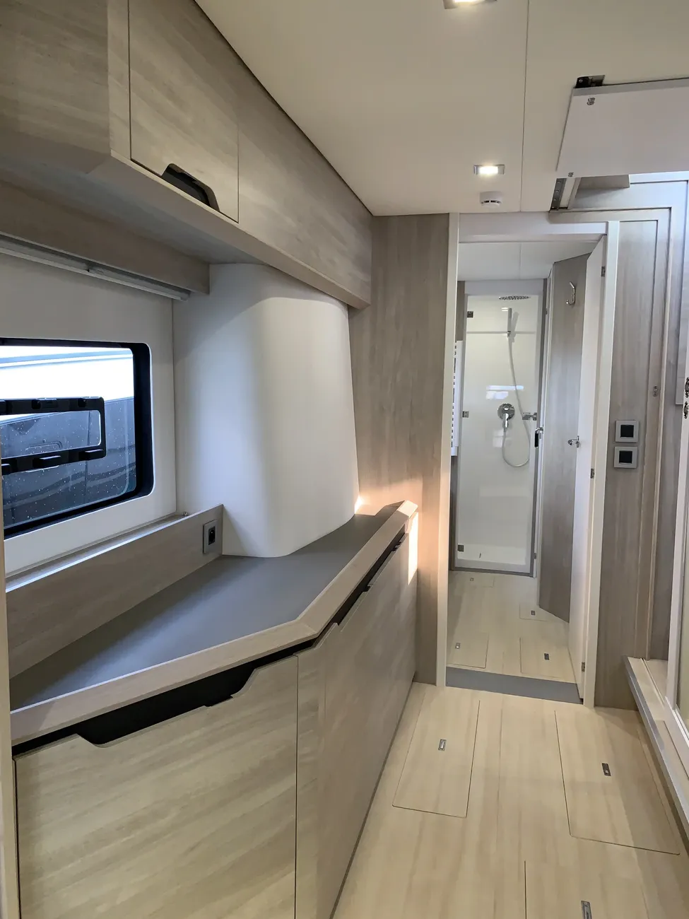 https://www.rightboat.com/boat_images/image_29203185/compressed_4290d0b2d9c345e98f3fd337ec5bf8e580658225713b4e5c960a8a9e5e86280c.webp photo 23