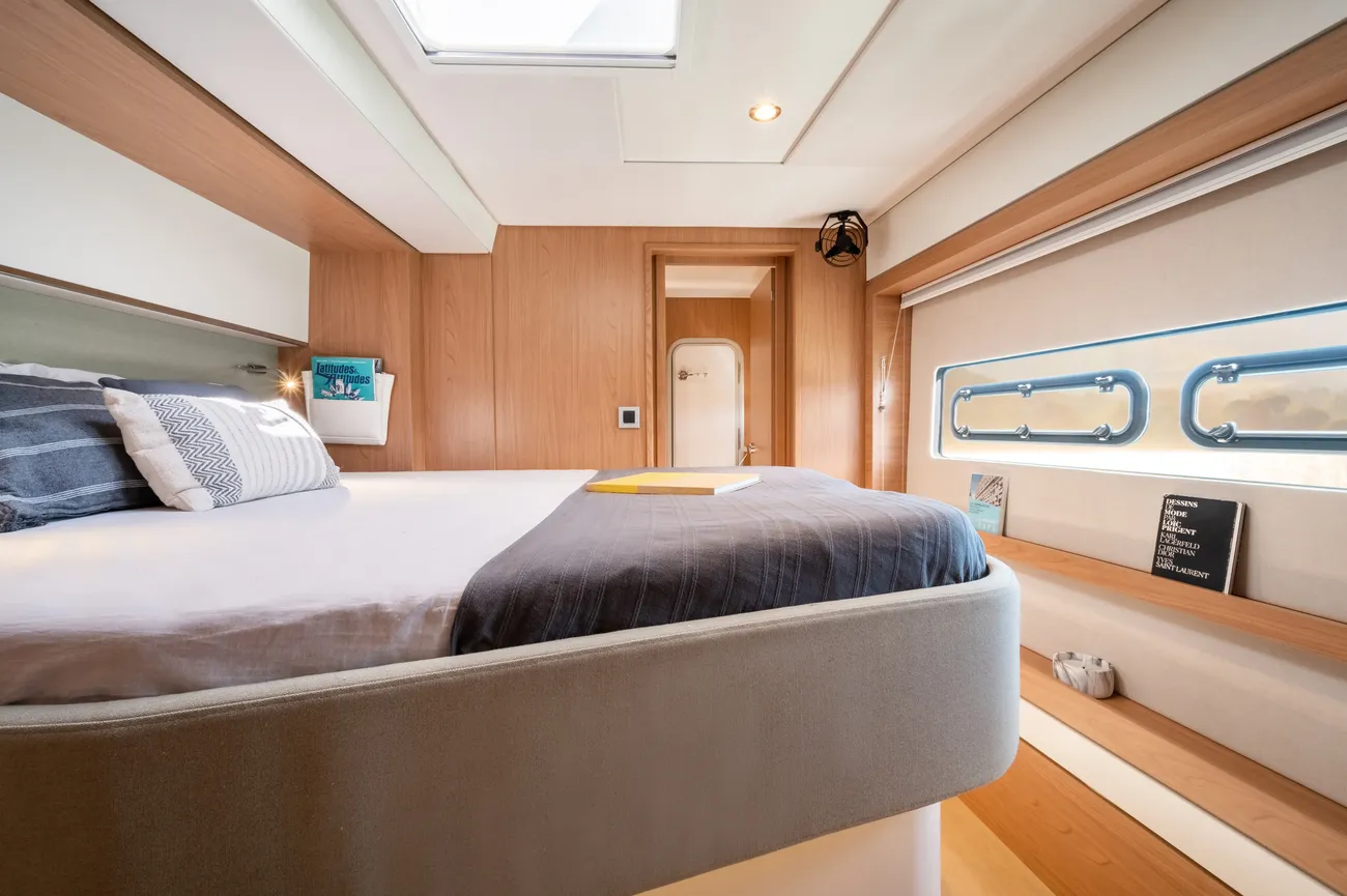 https://www.rightboat.com/boat_images/image_29204366/compressed_eaca76b2adb84b4e84b9977d99cfb690f7bd8d82e9a14457b9e48aa8806ddd29.webp photo 29