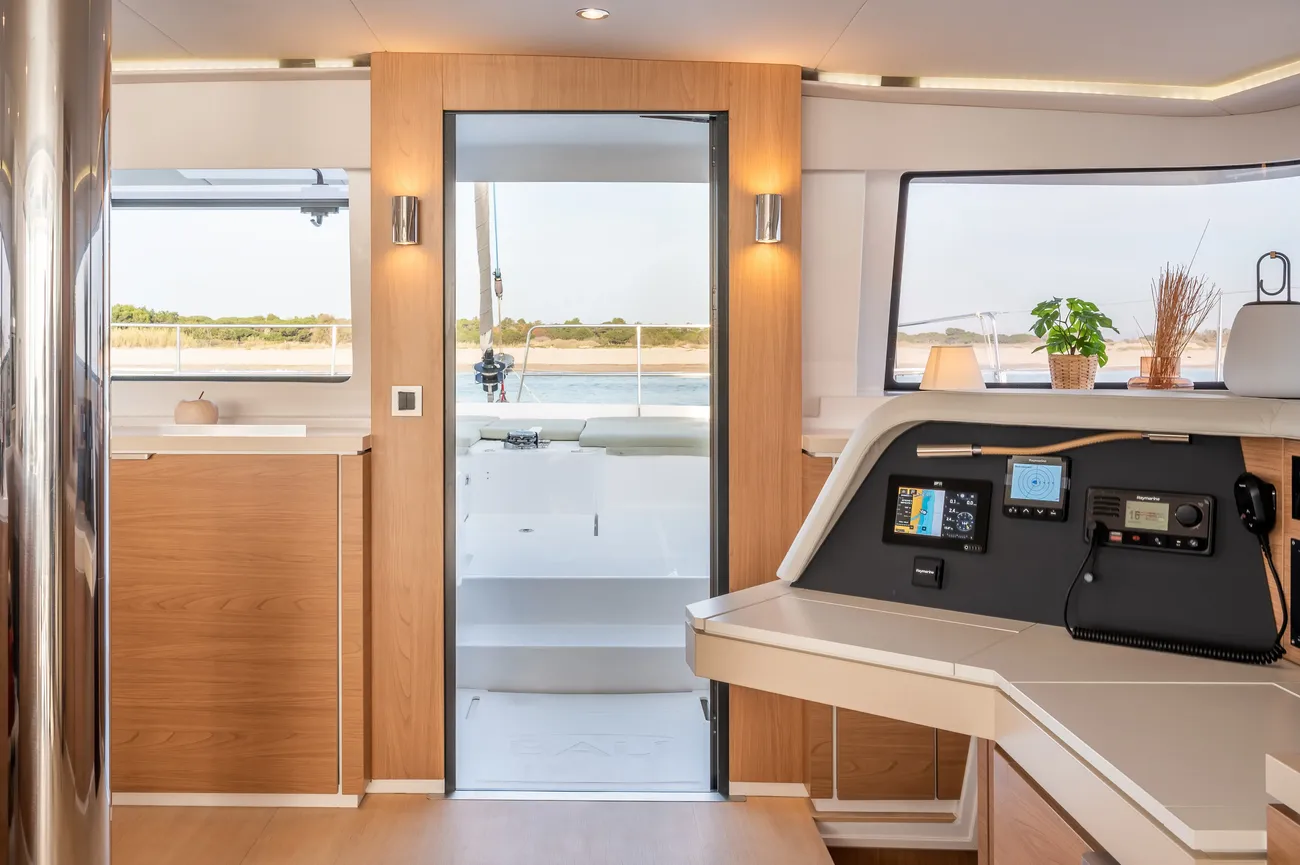 https://www.rightboat.com/boat_images/image_29204386/compressed_d032d28dee7f48838c1e675e6640f6e6d0a16a4c23c74f8c90f73d72d61e0ef4.webp photo 25