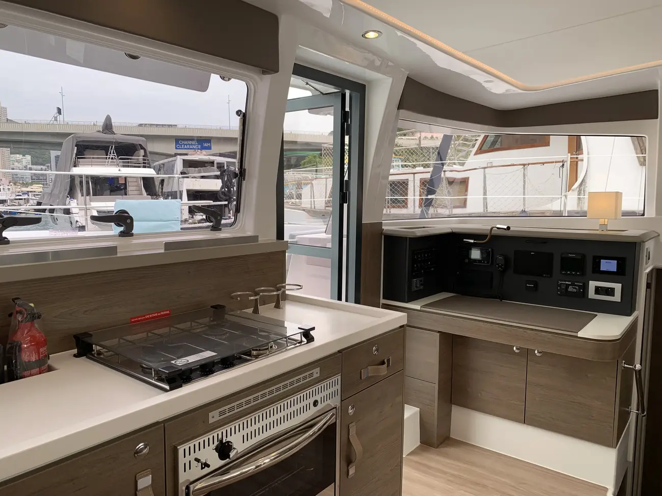 https://www.rightboat.com/boat_images/image_29207130/compressed_6671e040b7424cd78a216d18f2234641237ce7722bae4c9a863d45449cfff719.webp photo 23
