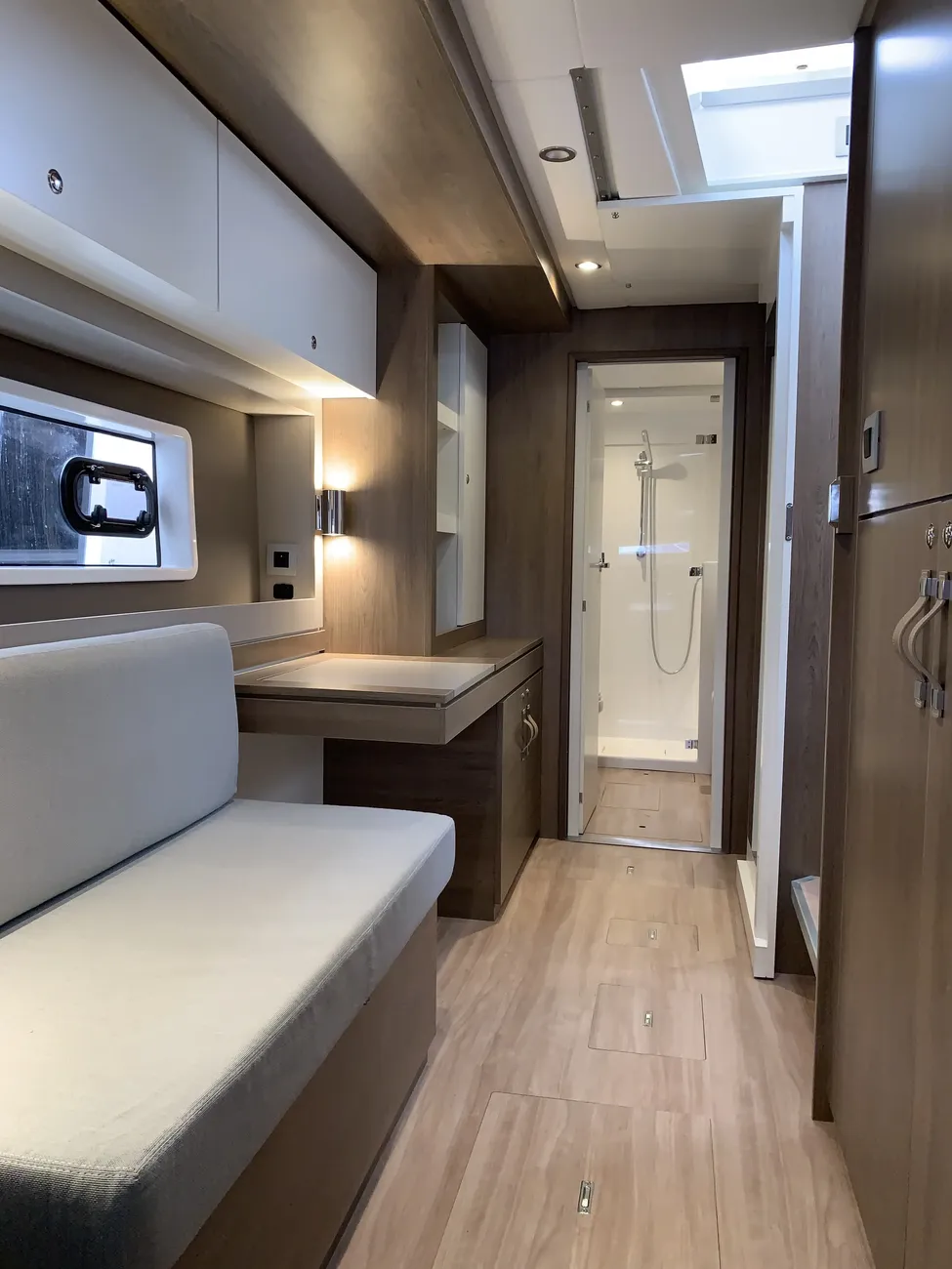 https://www.rightboat.com/boat_images/image_29207138/compressed_644305696b5e425b856f2203a02609a22cc420bdf16d4455a328f55d1d47ba5d.webp photo 29