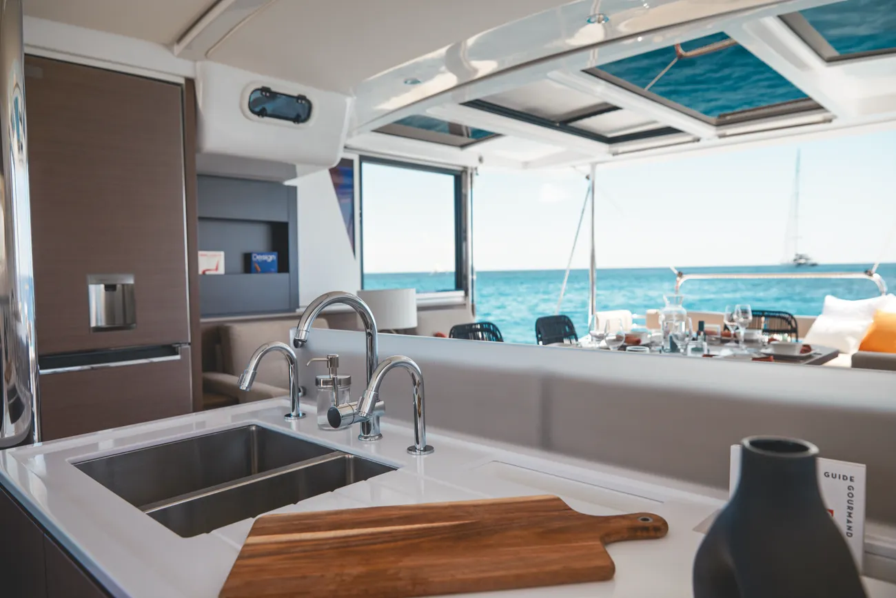https://www.rightboat.com/boat_images/image_29207167/compressed_197165f32b7542cfa089d7c7a32b2f97bb747317cb914ea4844bc9c426c19a65.webp photo 16