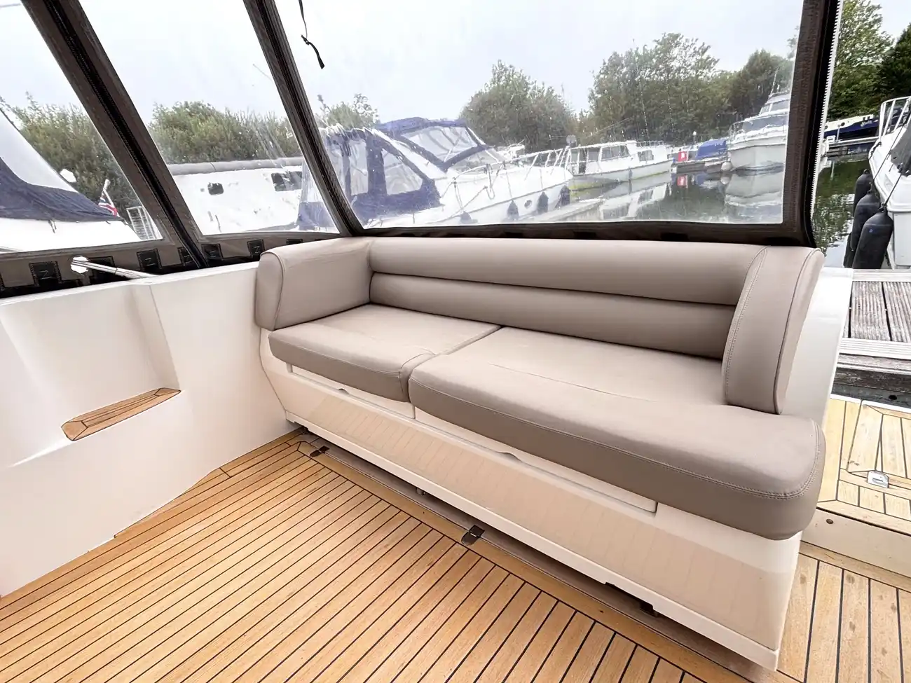 2004 Sealine F34 image 14