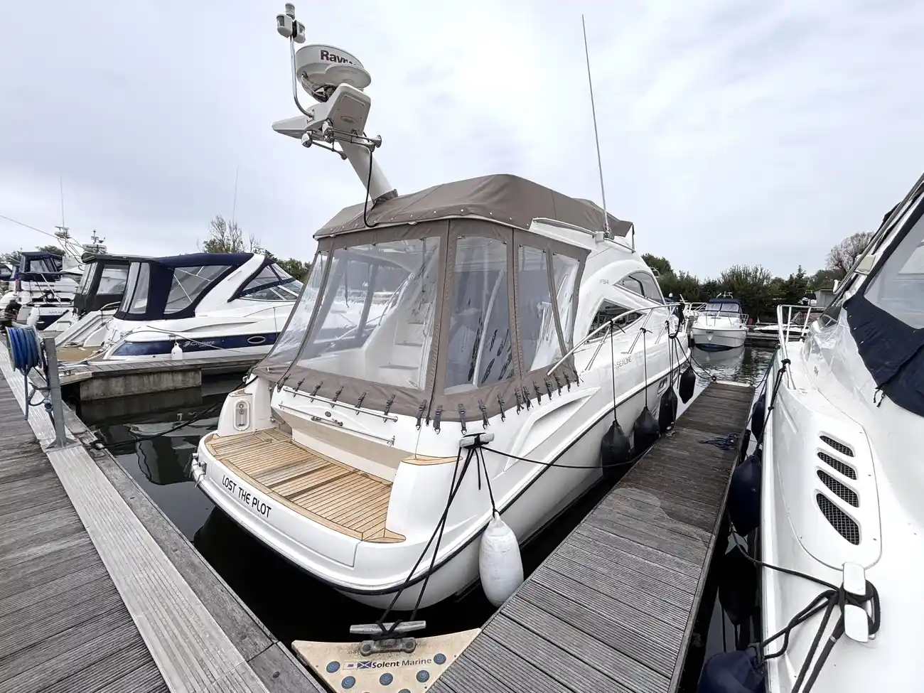 2004 Sealine F34 image 11
