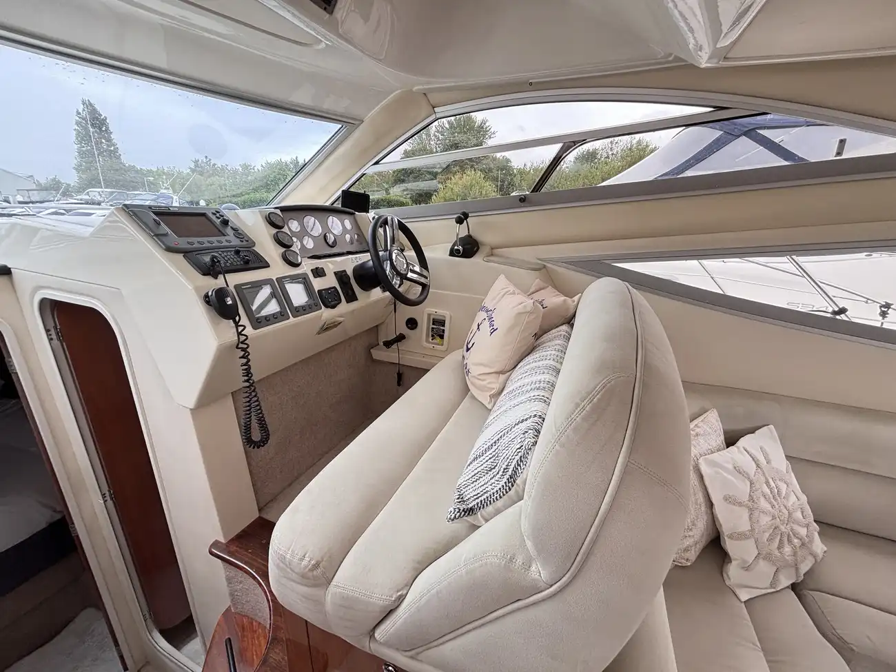 2004 Sealine F34 image 25