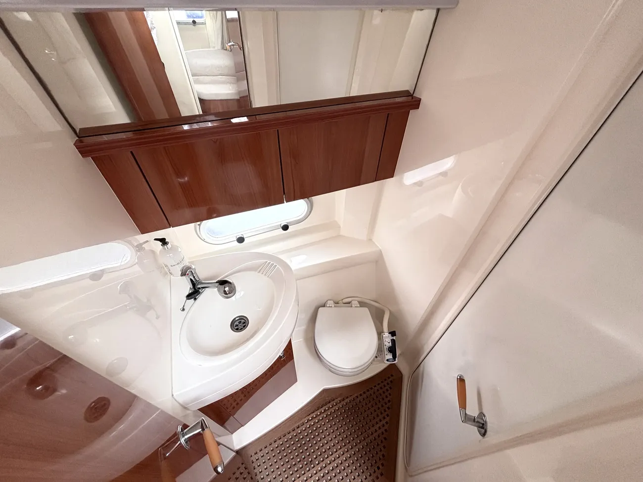 2004 Sealine F34 image 4