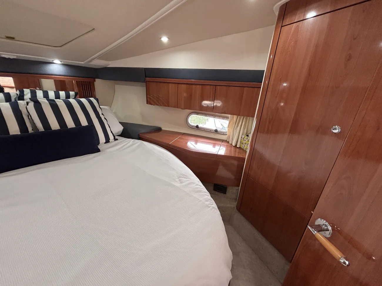 2004 Sealine F34 image 2