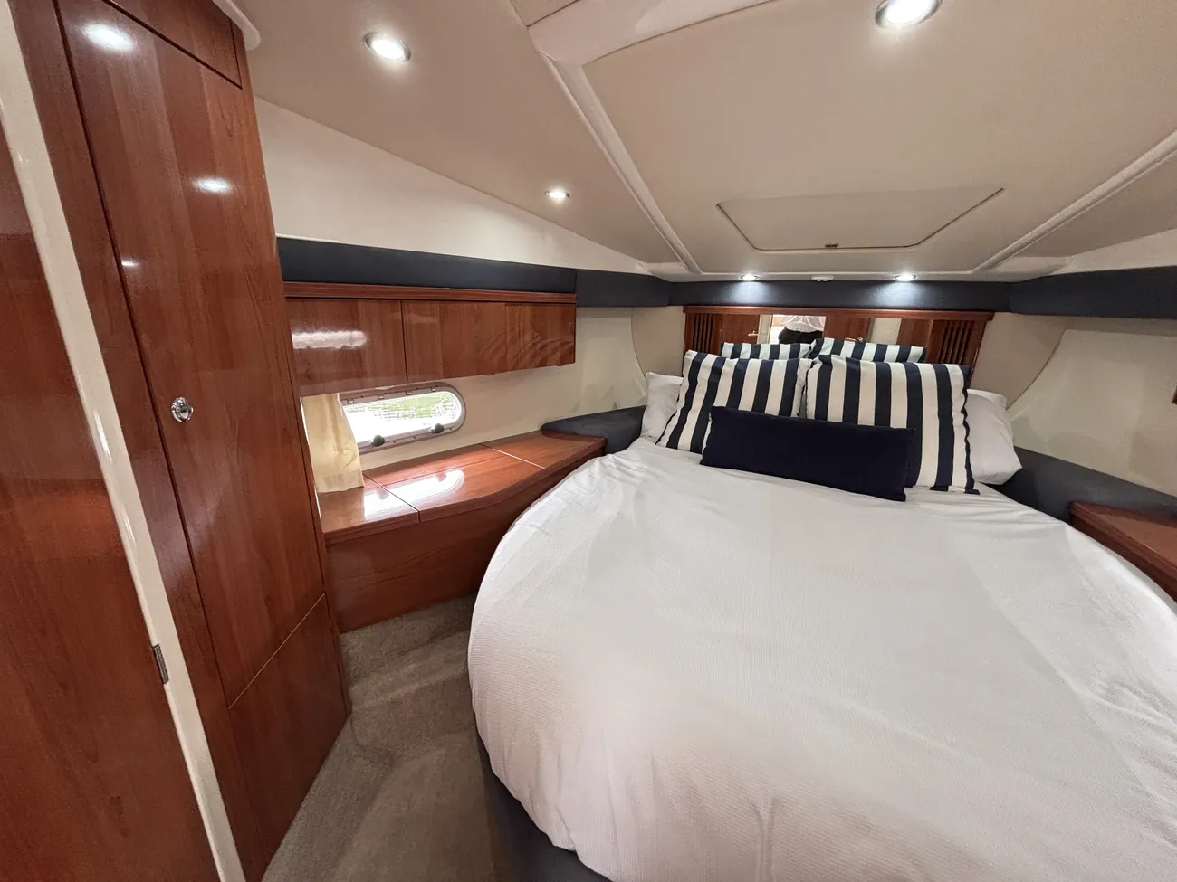 2004 Sealine F34 image 32