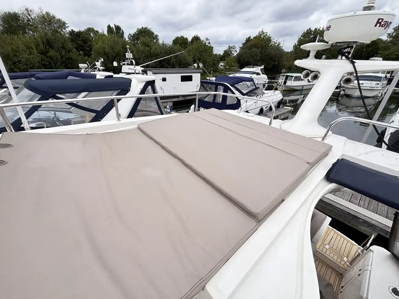 2004 Sealine F34 image 9