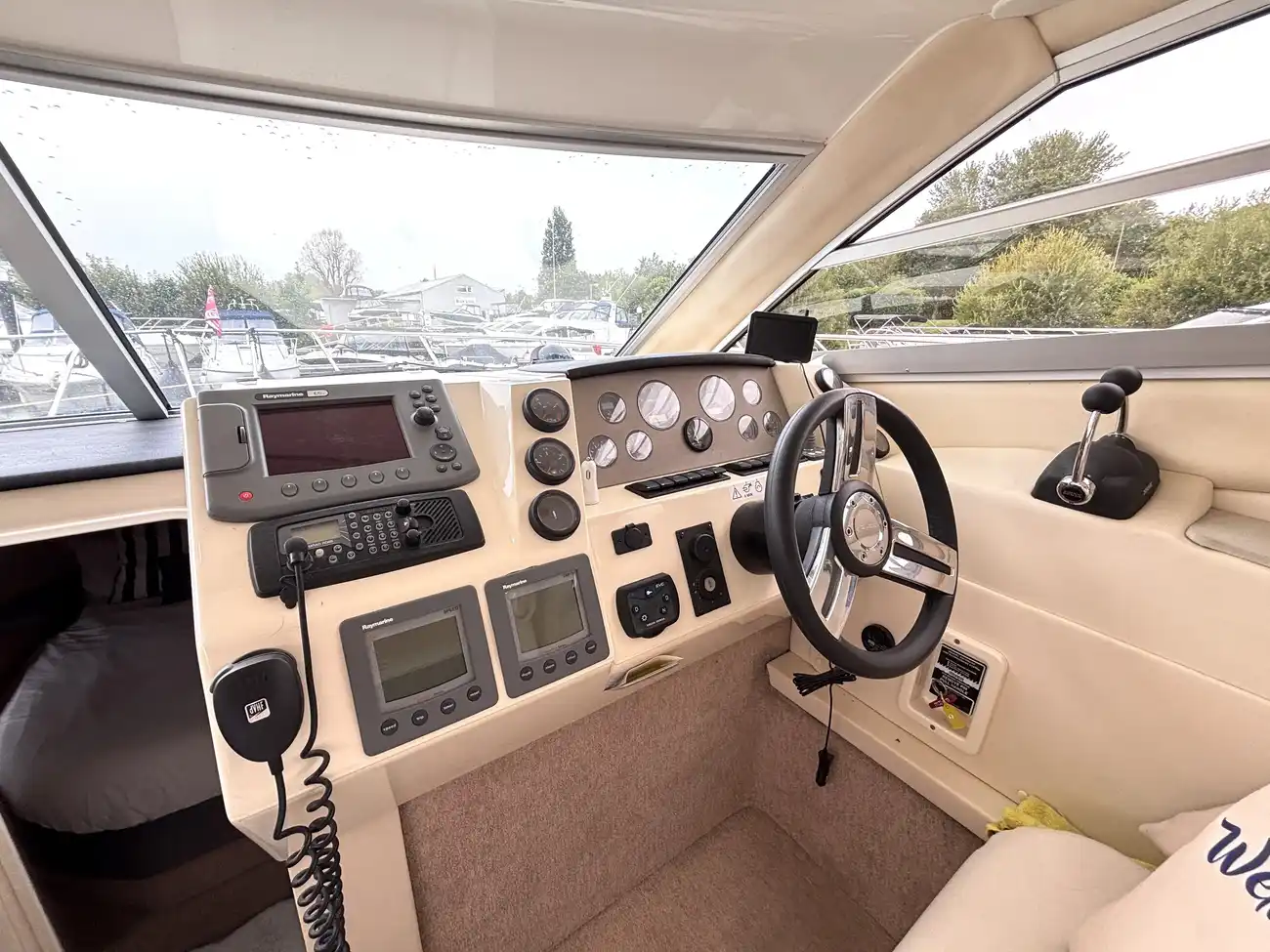 2004 Sealine F34 image 28