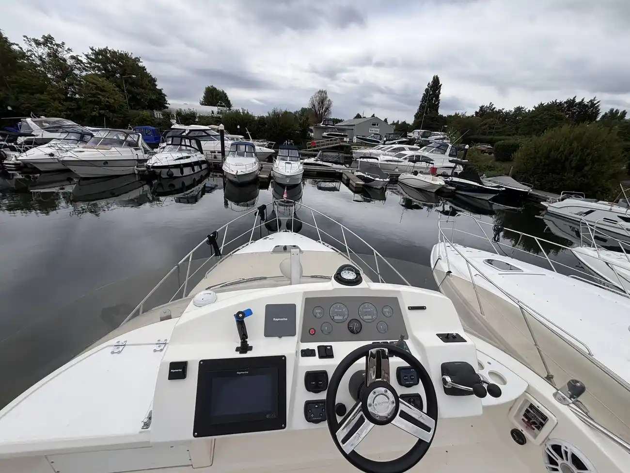 2004 Sealine F34 image 7