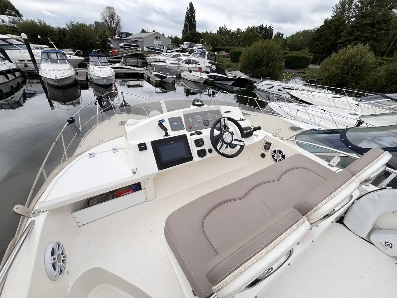 2004 Sealine F34 image 8