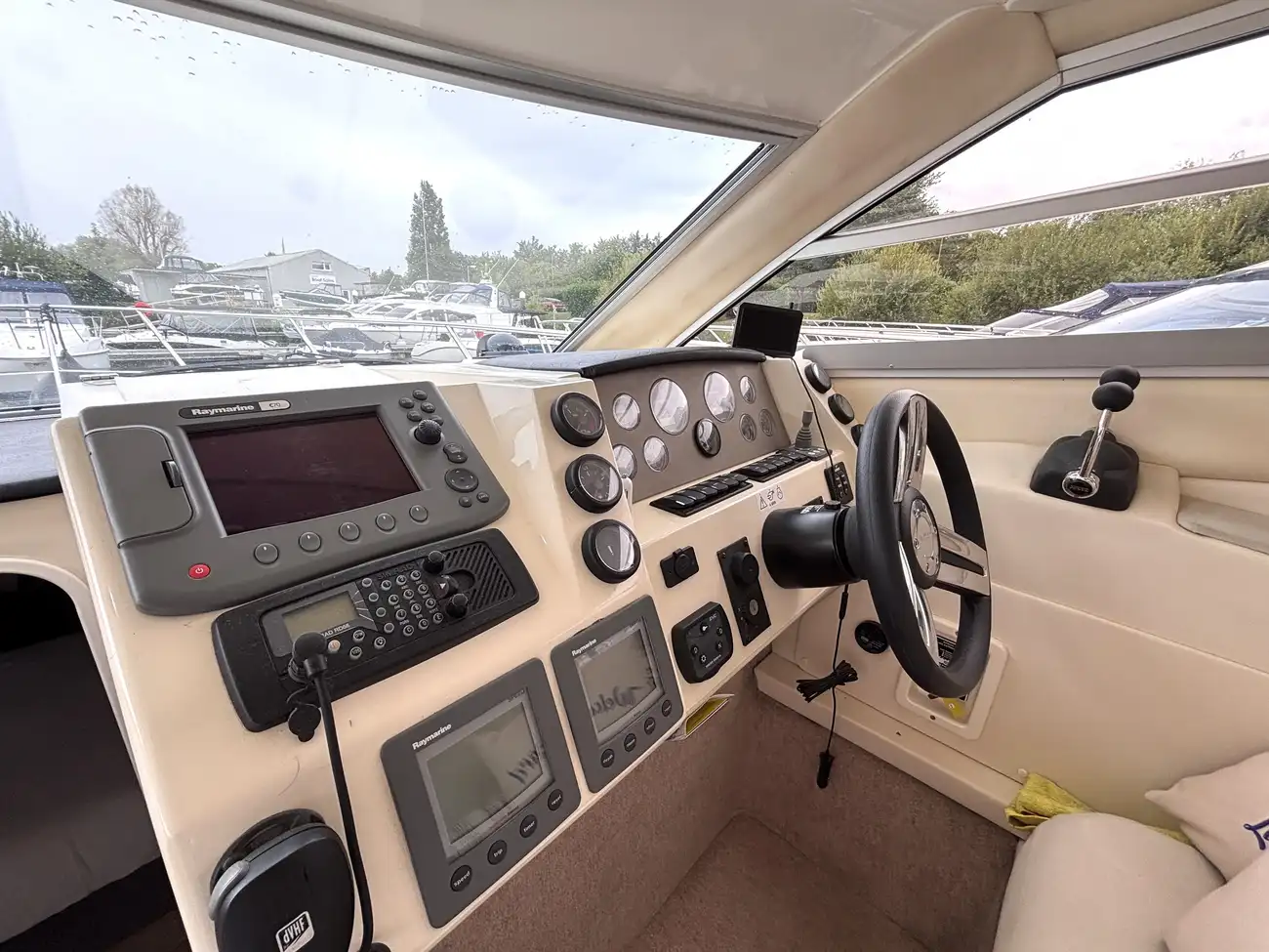 2004 Sealine F34 image 27