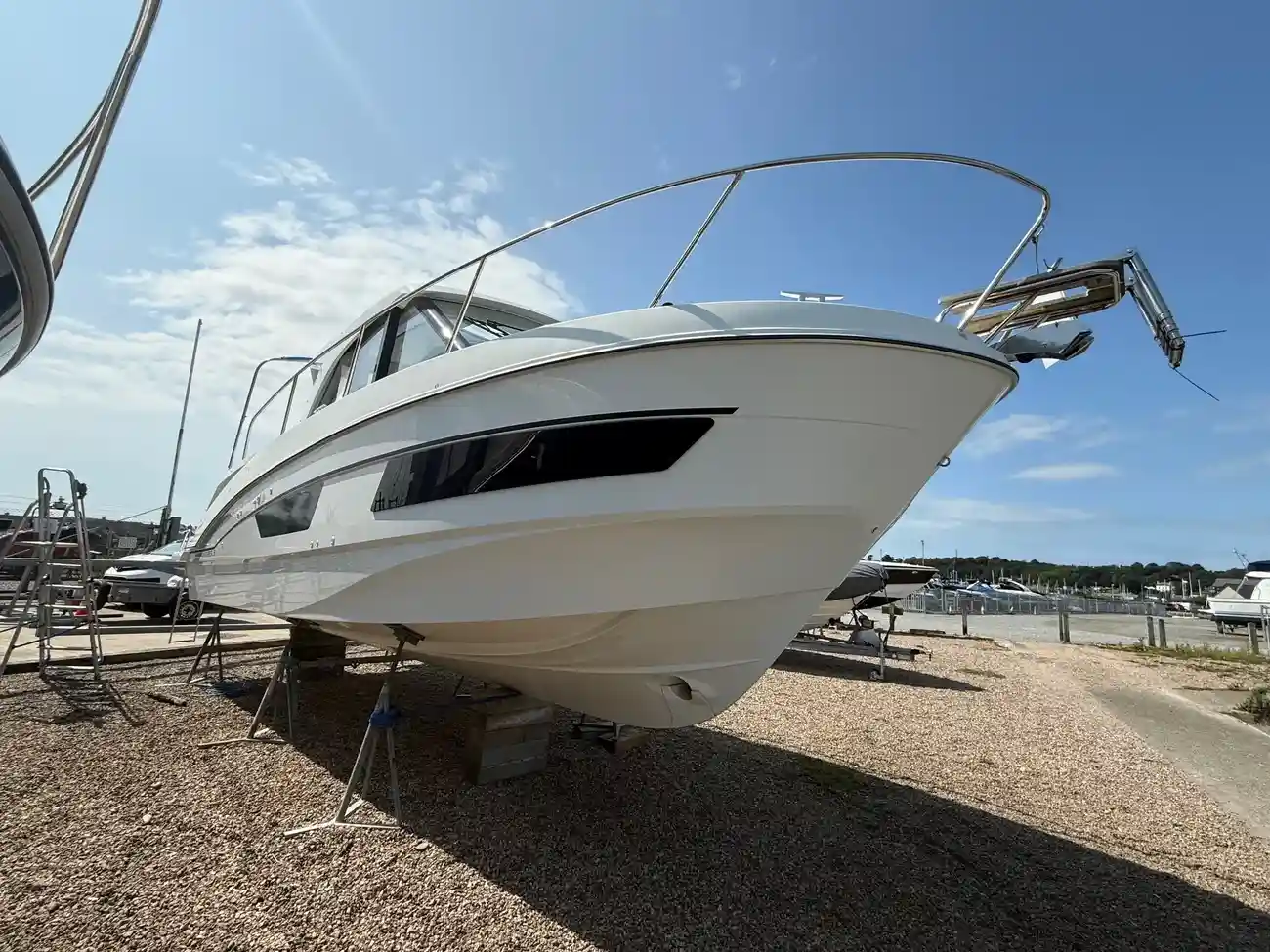 2023 Beneteau Antares 9