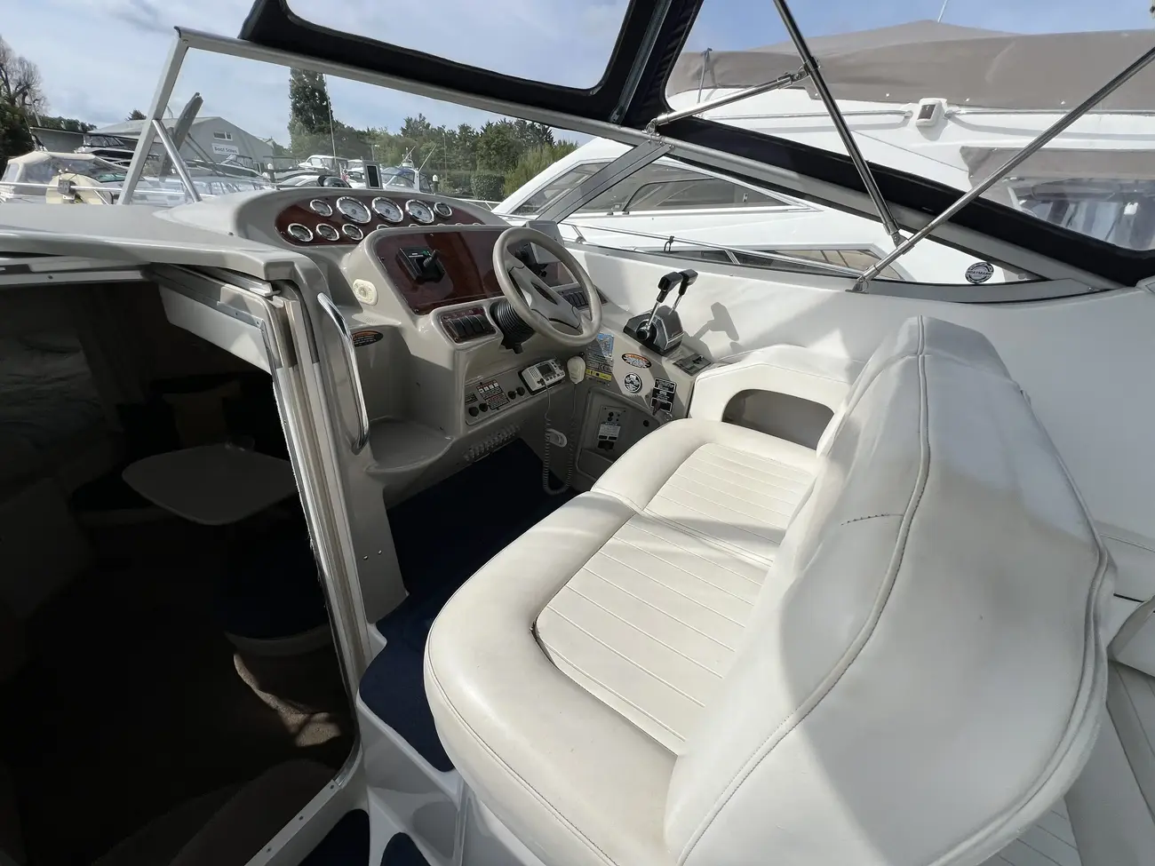 2000 Bayliner 3055 Ciera image 2