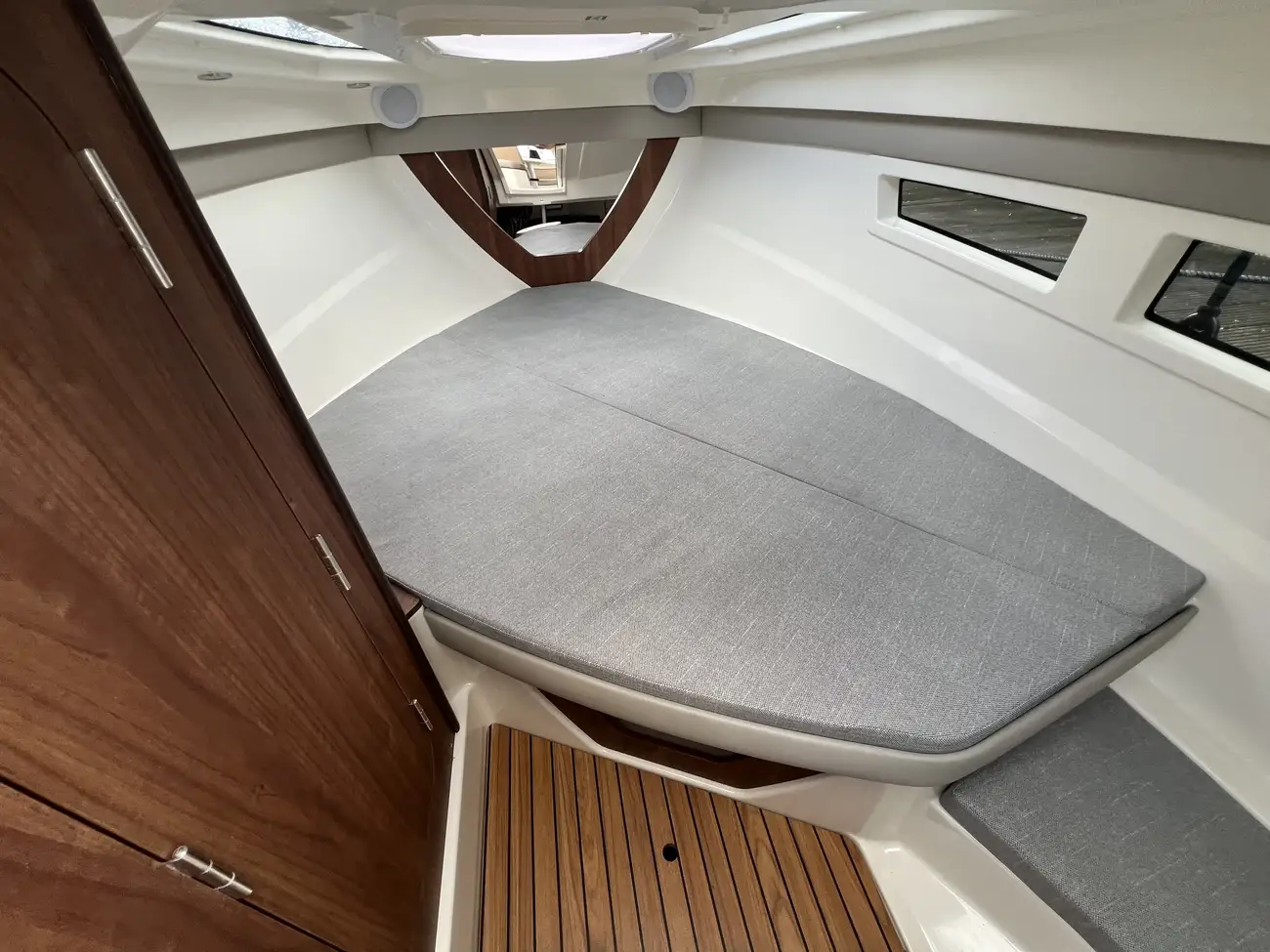 2022 Quicksilver 805 Activ Cruiser image 3