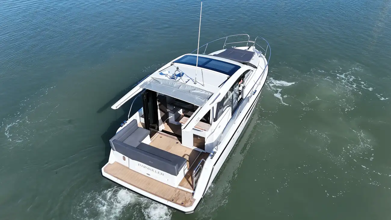 2023 Sealine C335 image 12