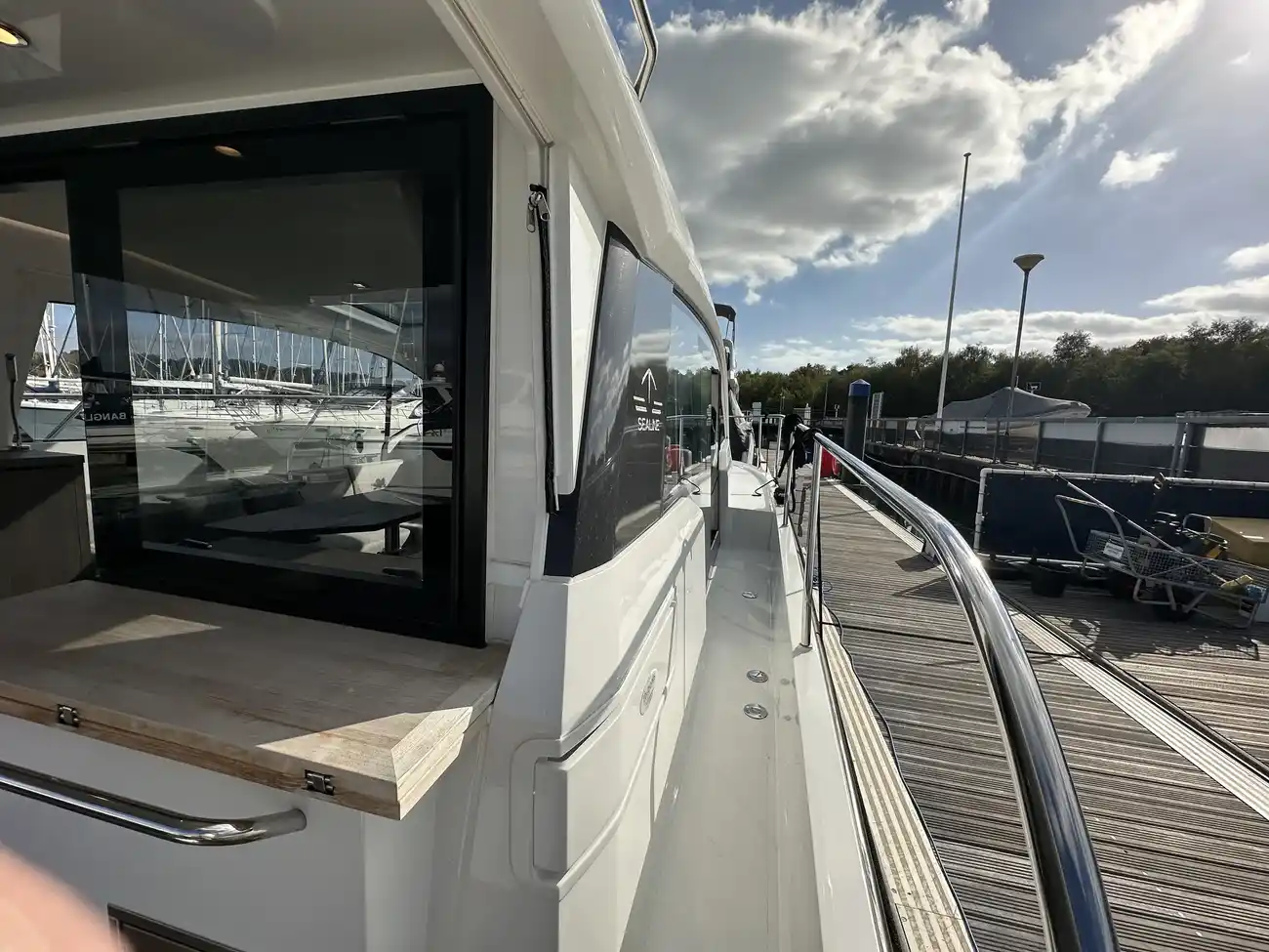 2023 Sealine C335 image 16