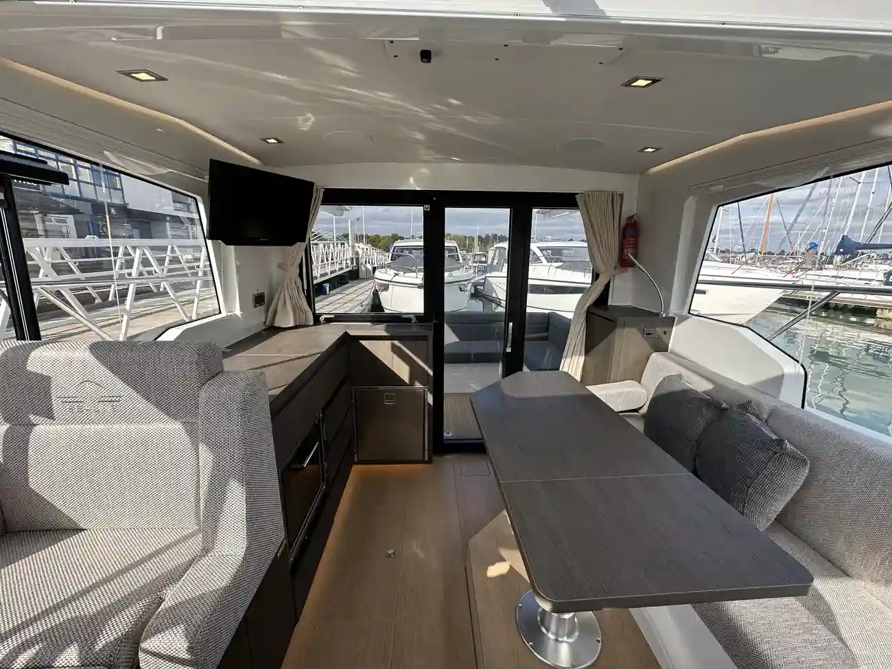 2023 Sealine C335 image 23