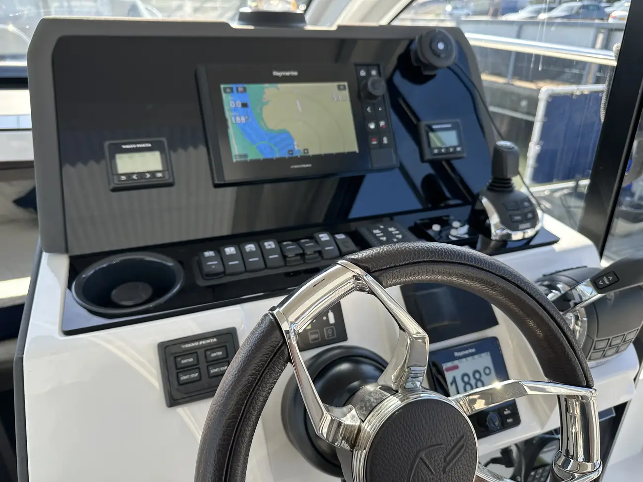2023 Sealine C335 image 2
