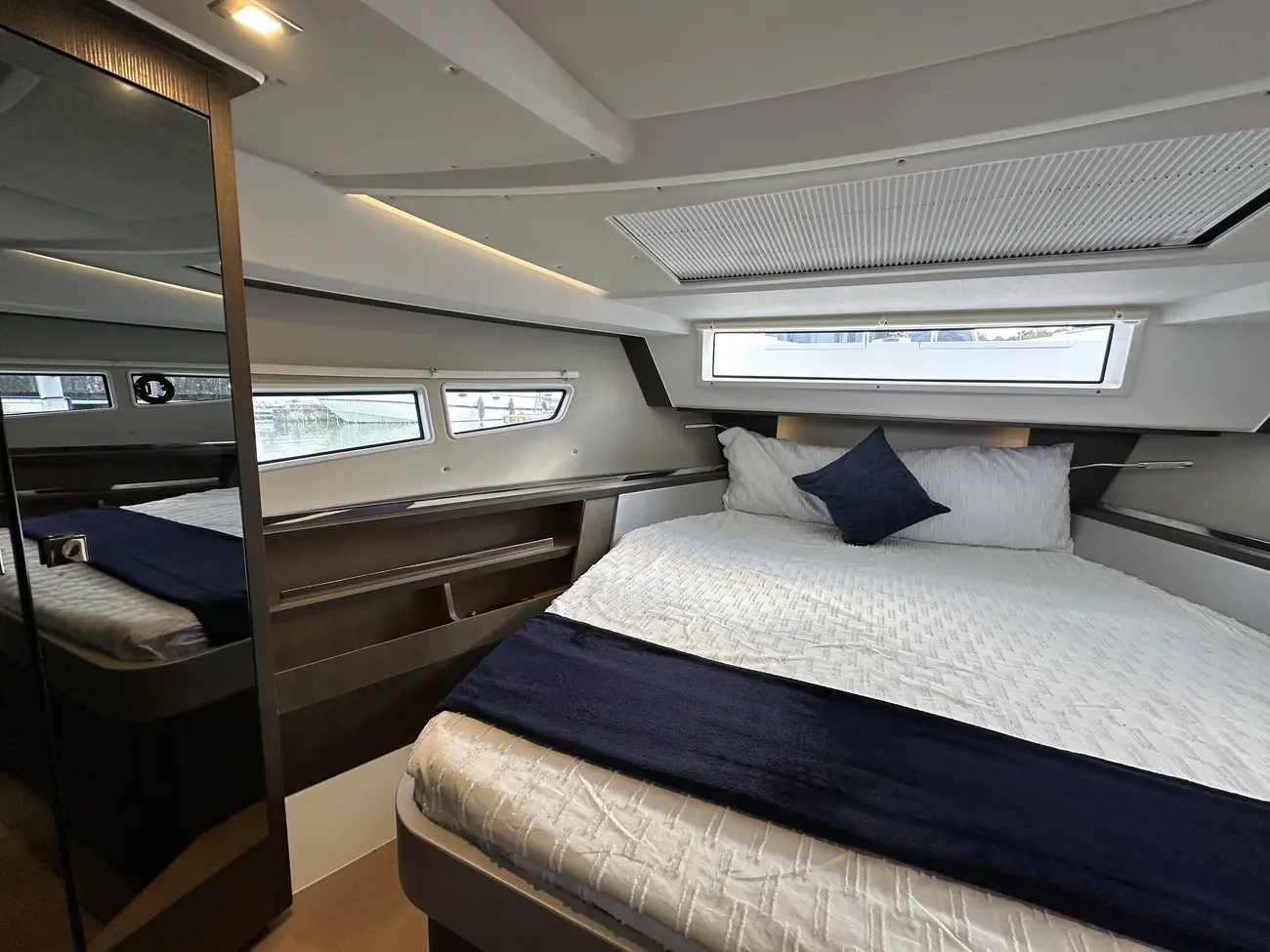 2023 Sealine C335 image 4
