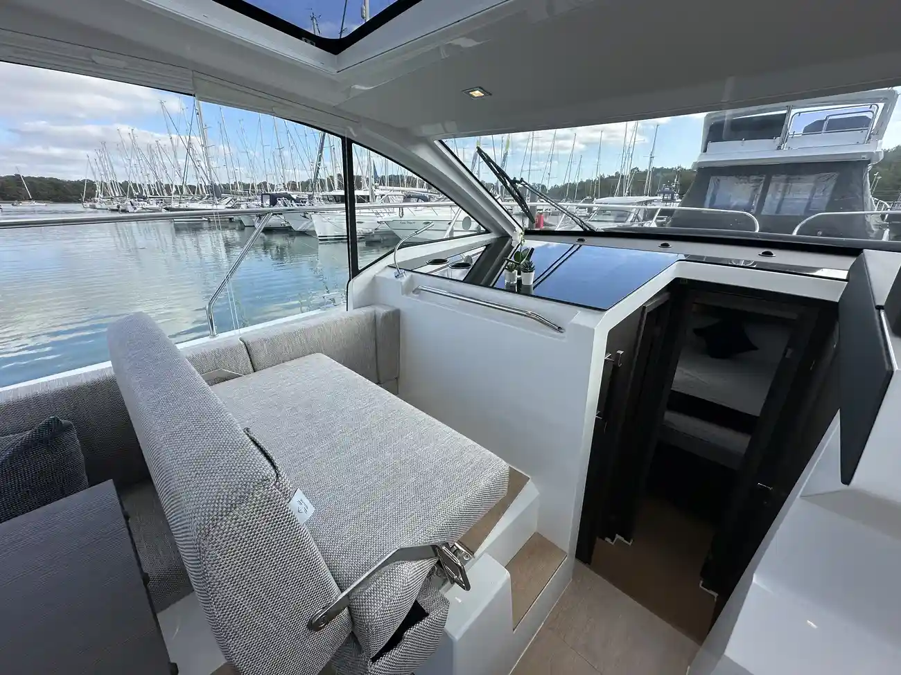 2023 Sealine C335 image 25