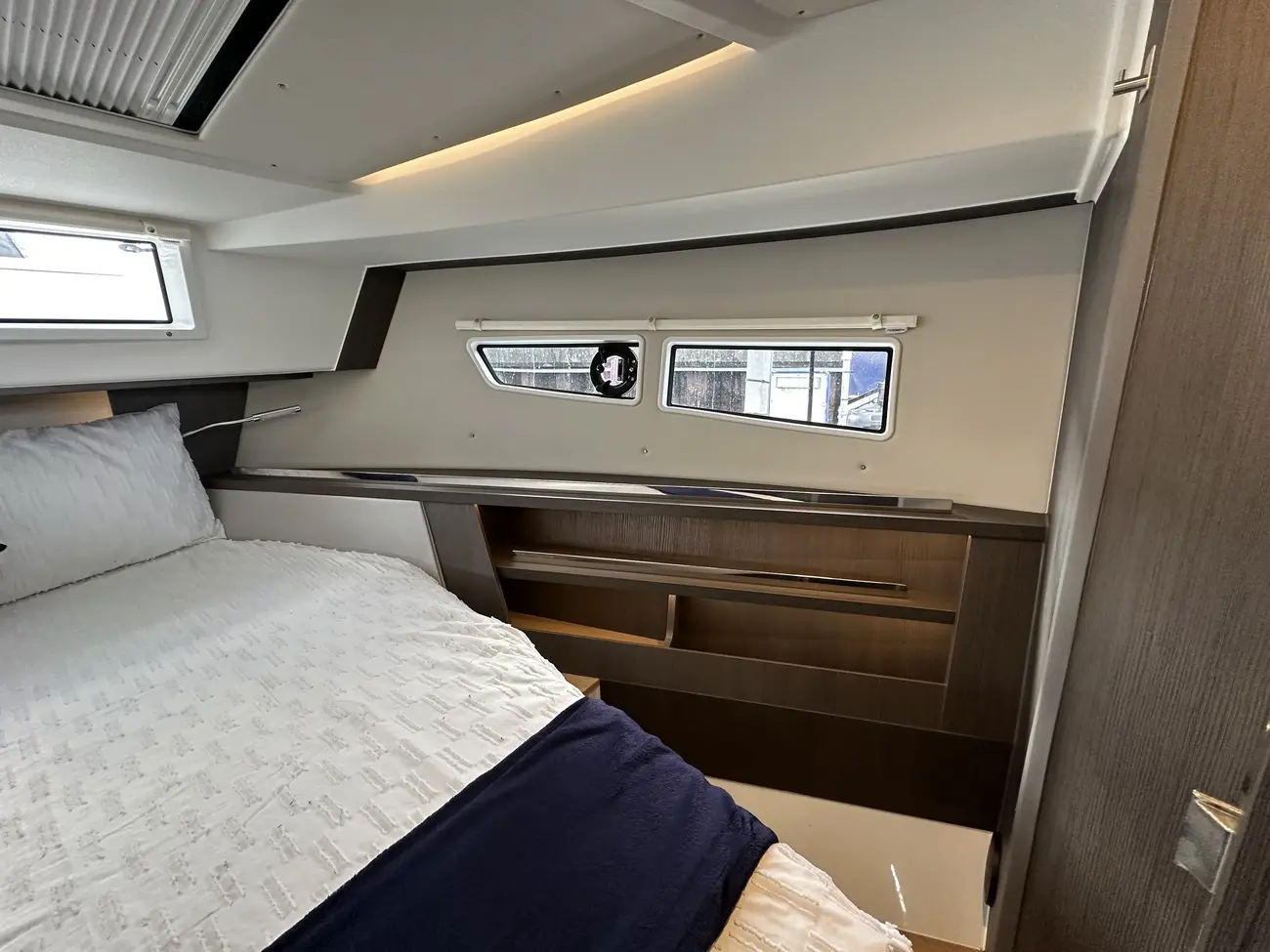 2023 Sealine C335 image 5