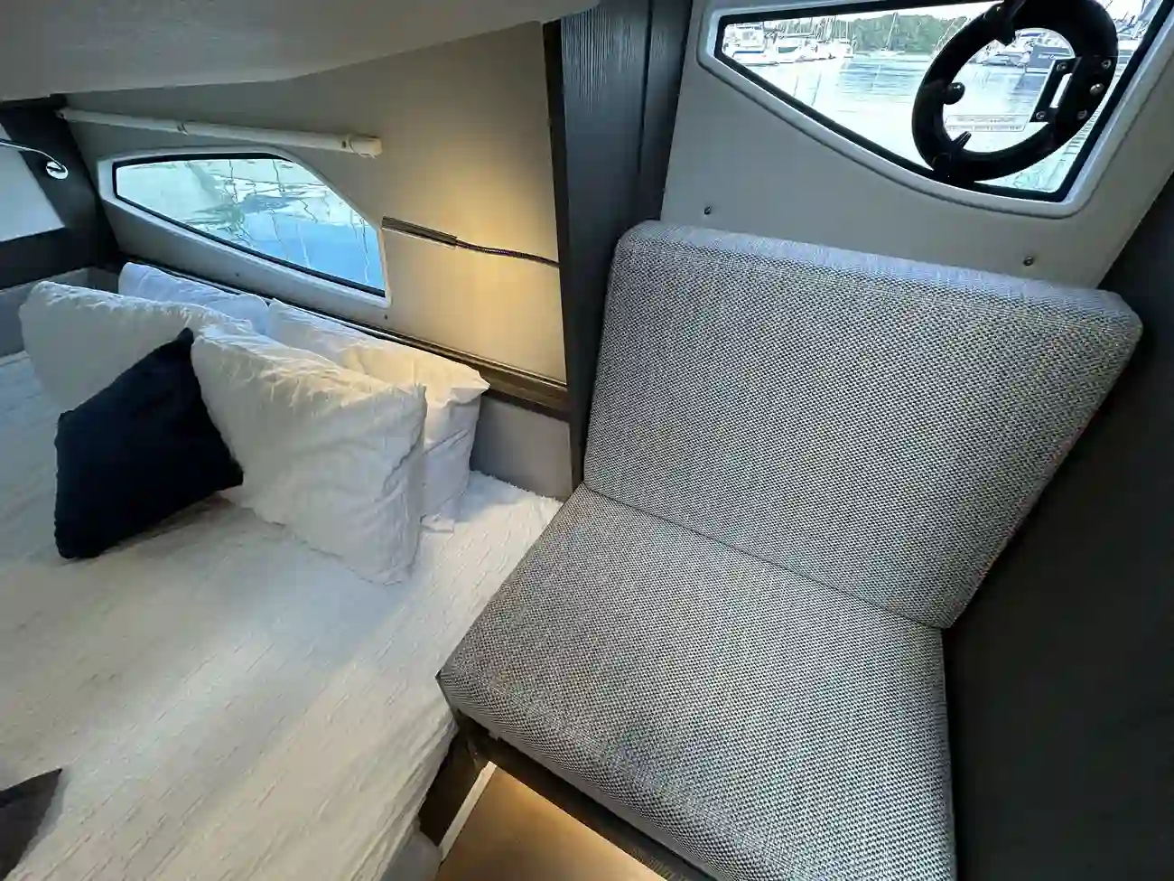 2023 Sealine C335 image 6