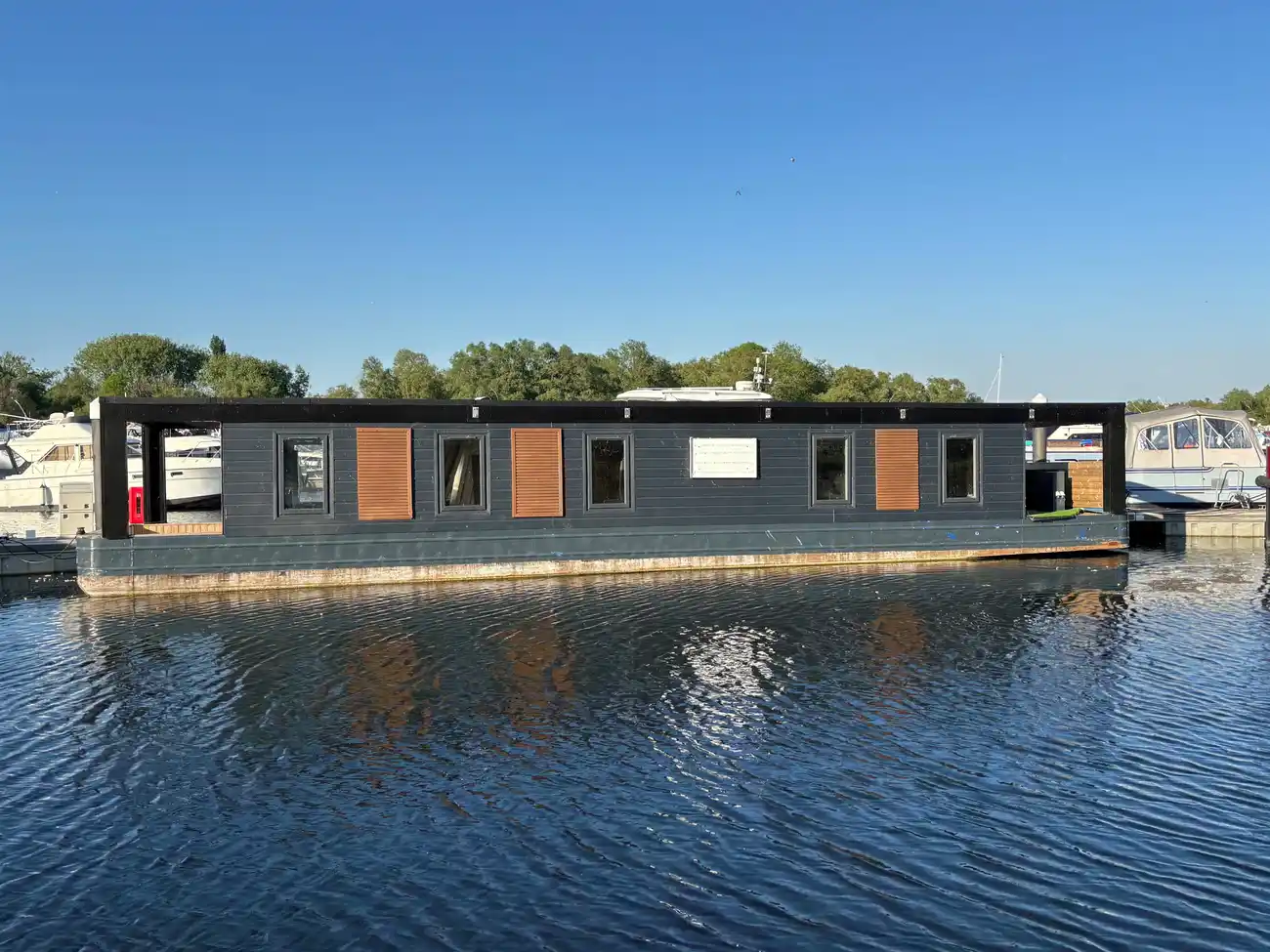 Houseboat 60 x 13