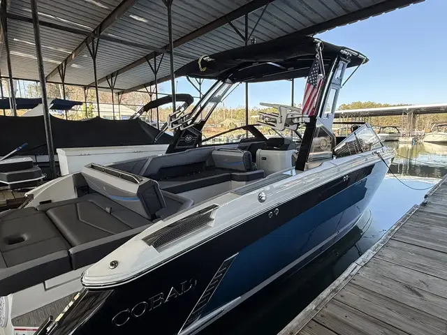 Buy Cobalt R8 Surf #571352 - Rightboat