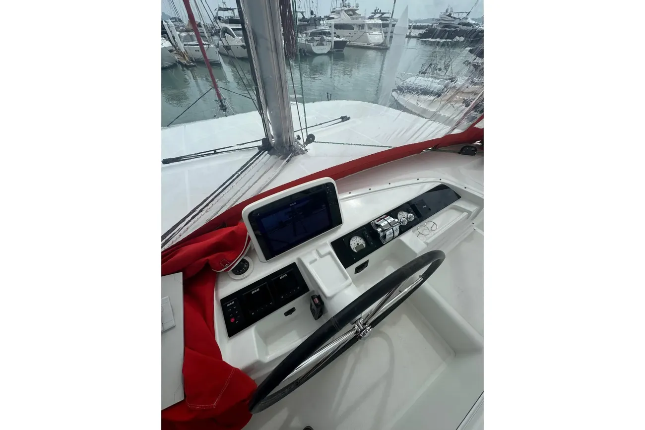 https://www.rightboat.com/boat_images/image_30312250/compressed_ce8f5af90095431395e496c10e0060ca799c422878e84d24a893070f442a1d2c.webp photo 9