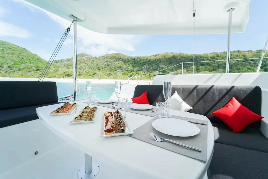 https://www.rightboat.com/boat_images/image_30312253/compressed_82fc75e95b564286b44f5c5e602d602f8066bc1e8d194bcbbcbc4817ba0aacd0.webp photo 4
