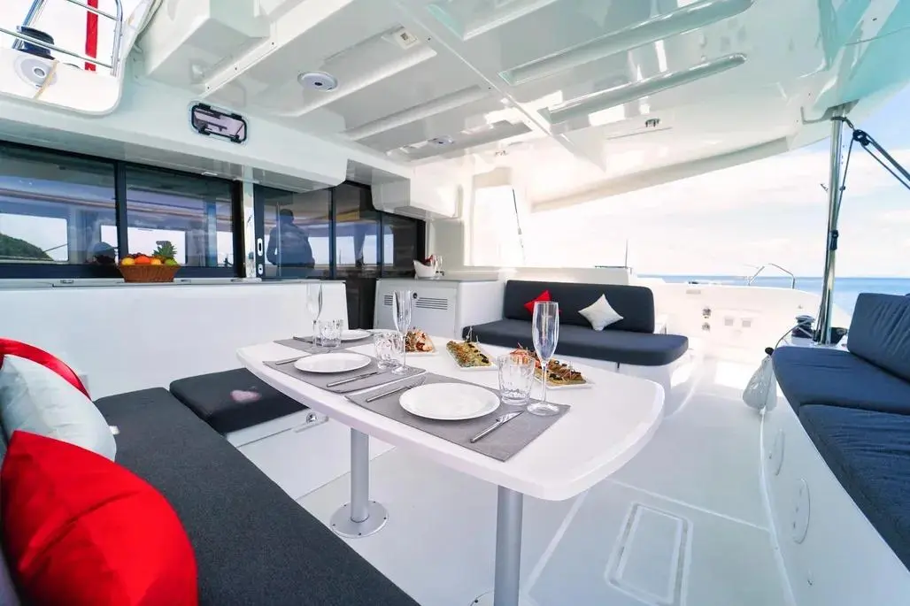 https://www.rightboat.com/boat_images/image_30312254/compressed_6c6db1fae2864655a830a3ee00c96052db59783c4aea4ef2a21e30beaf467f98.webp photo 3