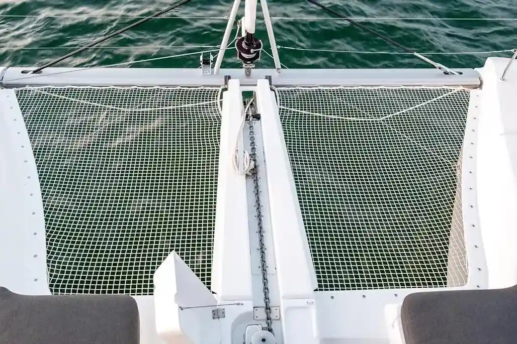 https://www.rightboat.com/boat_images/image_30312258/compressed_ff29546d2c584d09866265ce3ee784a88e21c14fc187400aa39553099ae2e056.webp photo 8