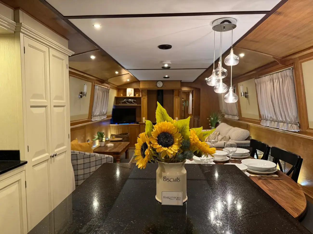 AQUALINE BOATS 60 WIDEBEAM 2014