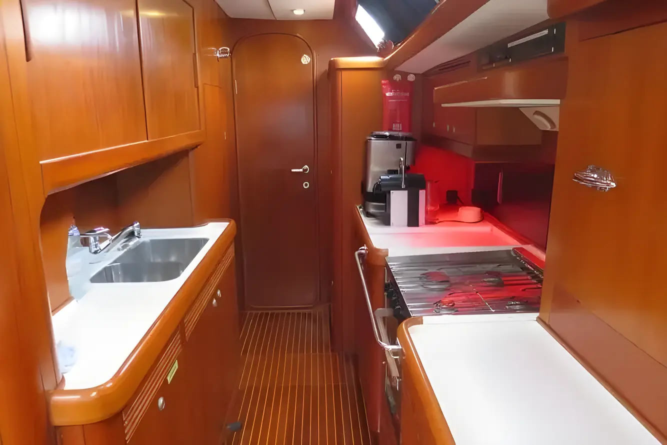 https://www.rightboat.com/boat_images/image_30354824/compressed_7475f447ff0e443494ba43689ac840d14df184fb7fd44e439b09915839616d17.webp photo 25