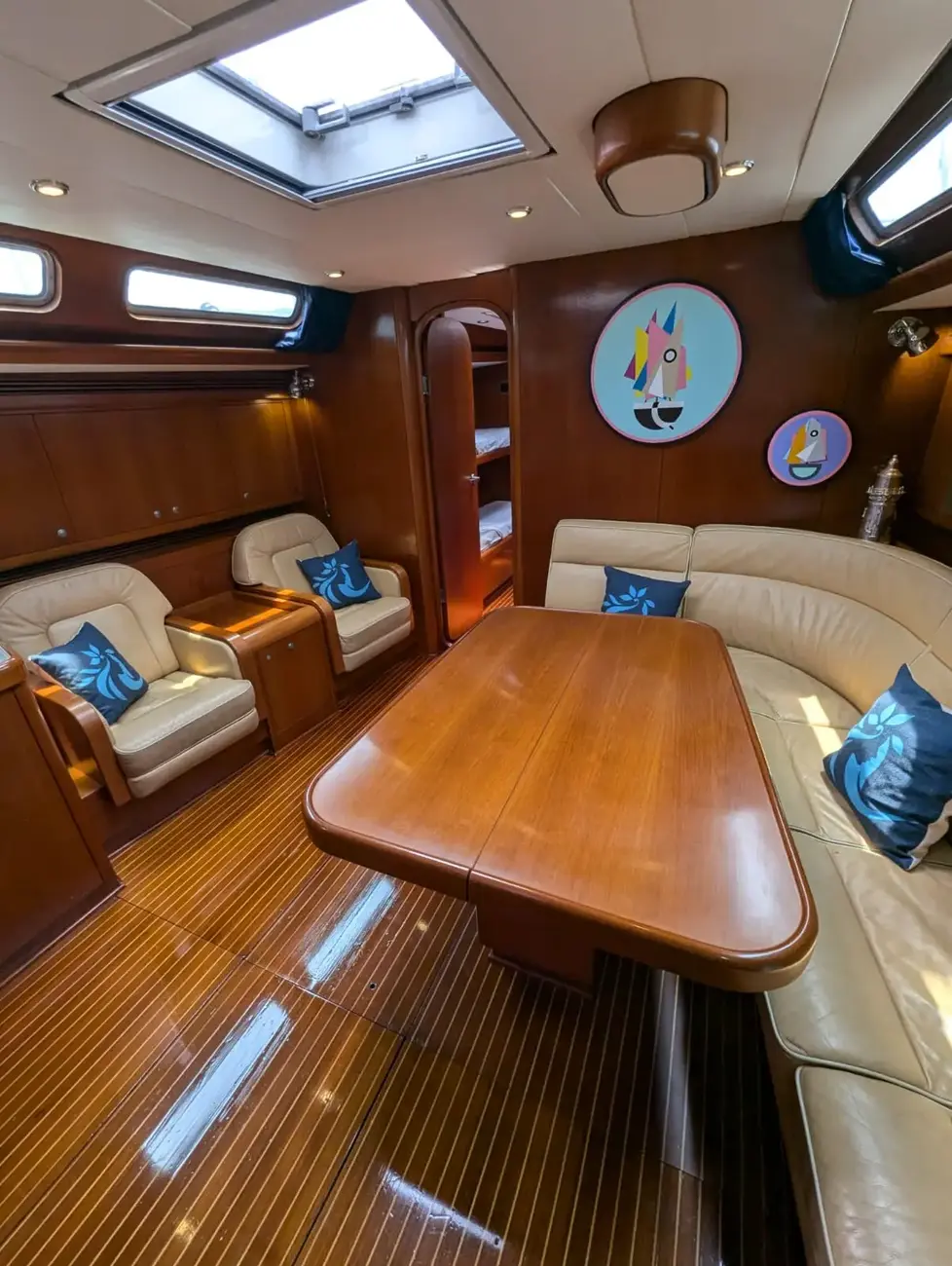https://www.rightboat.com/boat_images/image_30354831/compressed_6c6aafe9b0ce4f9eb34d1419c2e7ec3903ee42b9bb5145d9a6e13e3d09f4e4da.webp photo 23