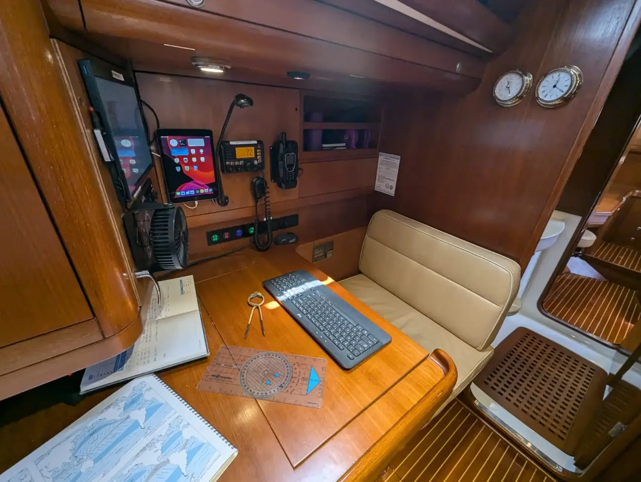 https://www.rightboat.com/boat_images/image_30354832/compressed_681fd054e11b4aaabcb0c4bc94b23f7933f386e183b34204bb73b6b6ce3c0f9c.webp photo 26