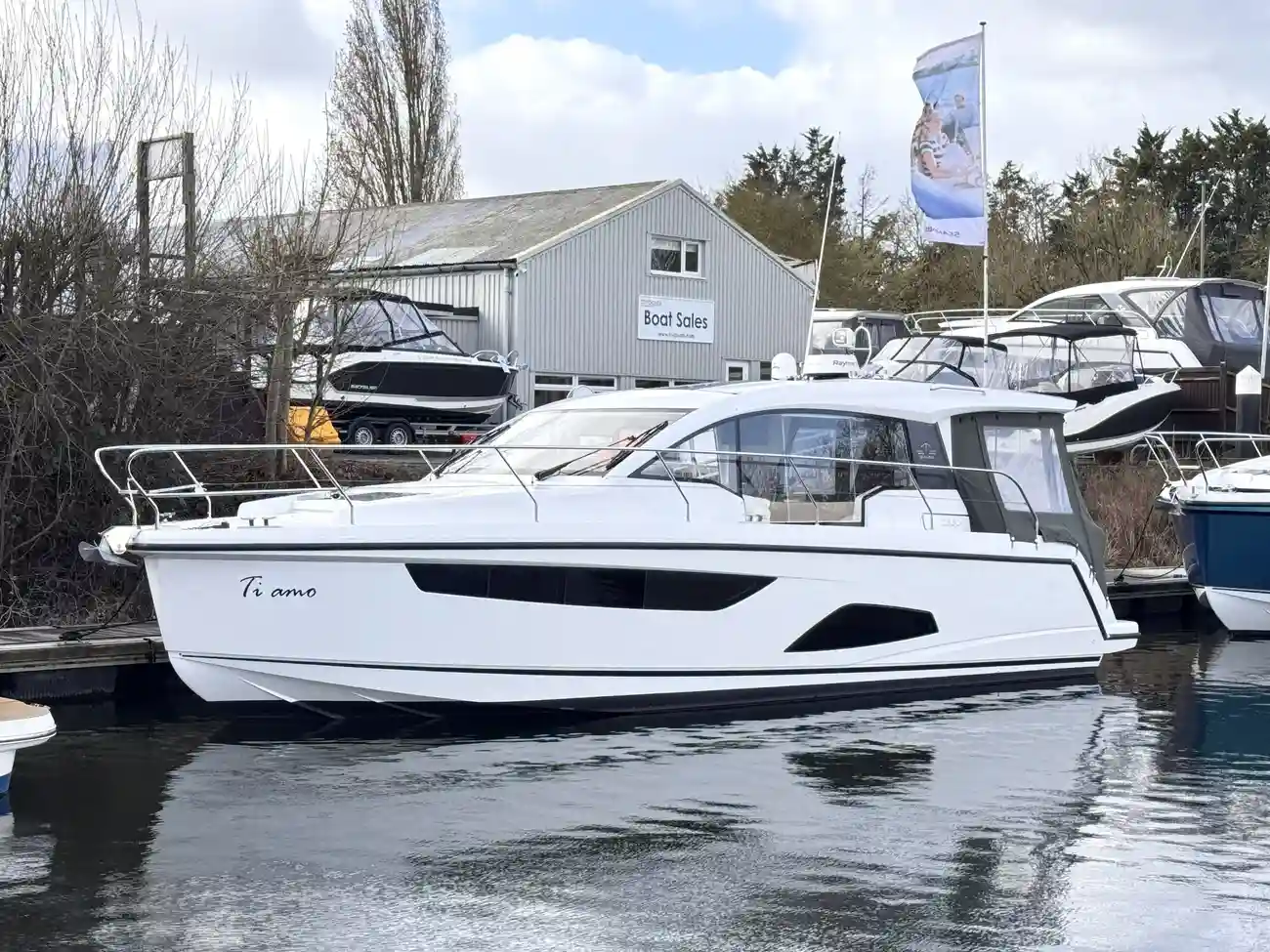 2018 Sealine C330