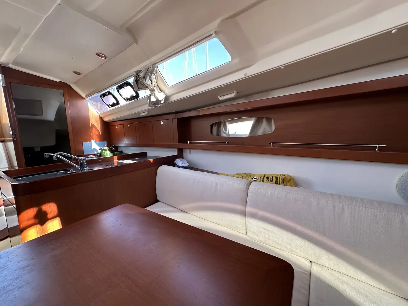 2013 Beneteau Oceanis 31 image 25
