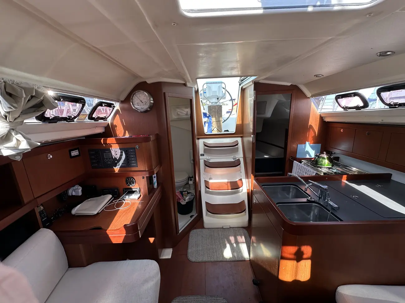 2013 Beneteau Oceanis 31 image 26