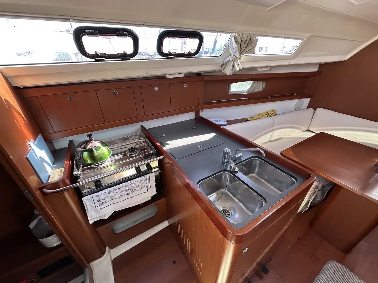 2013 Beneteau Oceanis 31 image 6