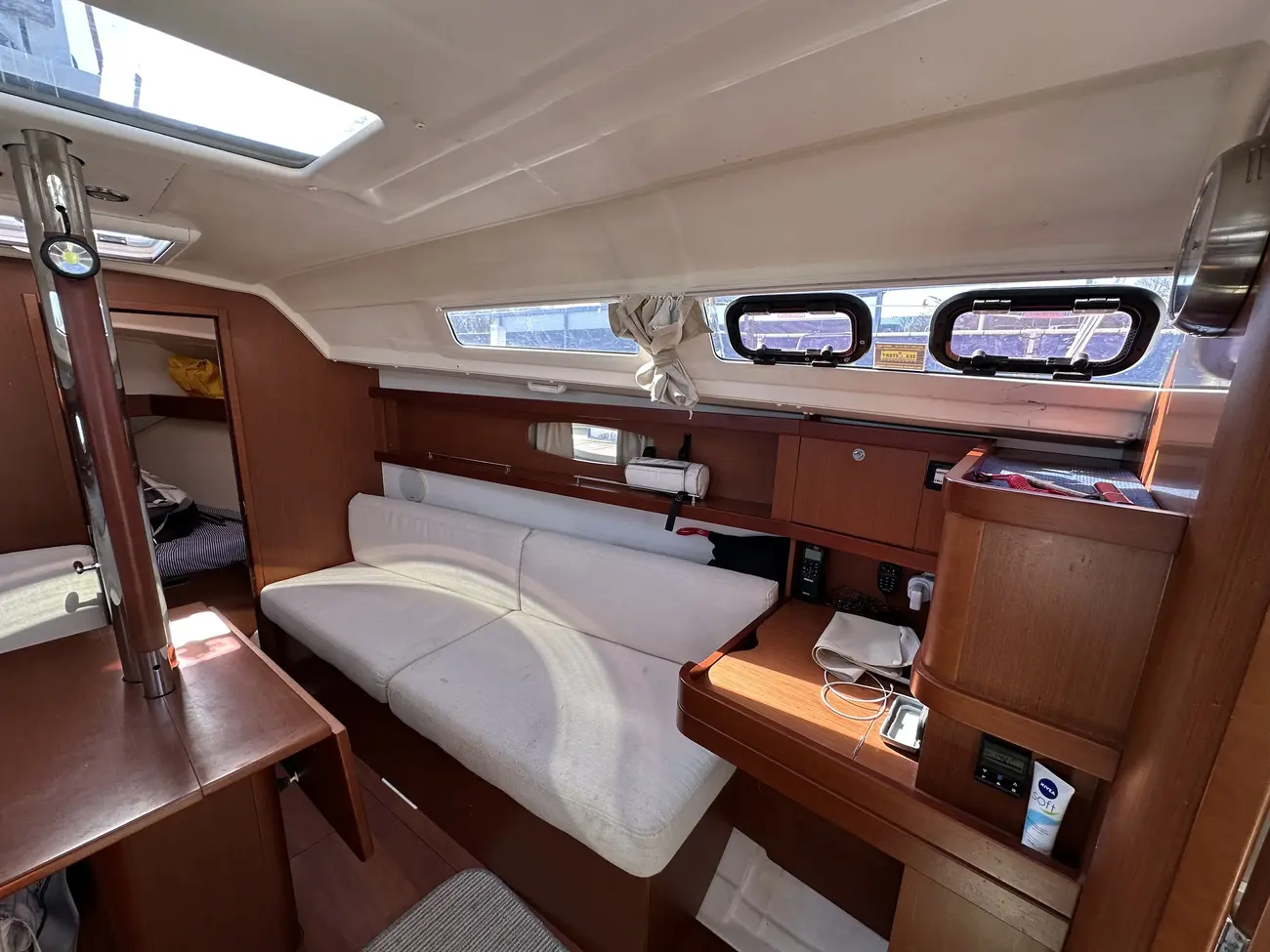 2013 Beneteau Oceanis 31 image 7