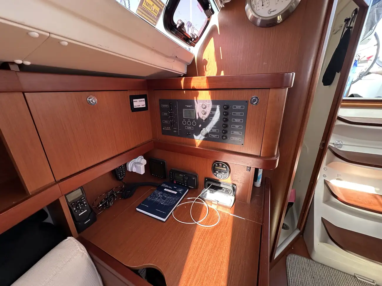 2013 Beneteau Oceanis 31 image 8