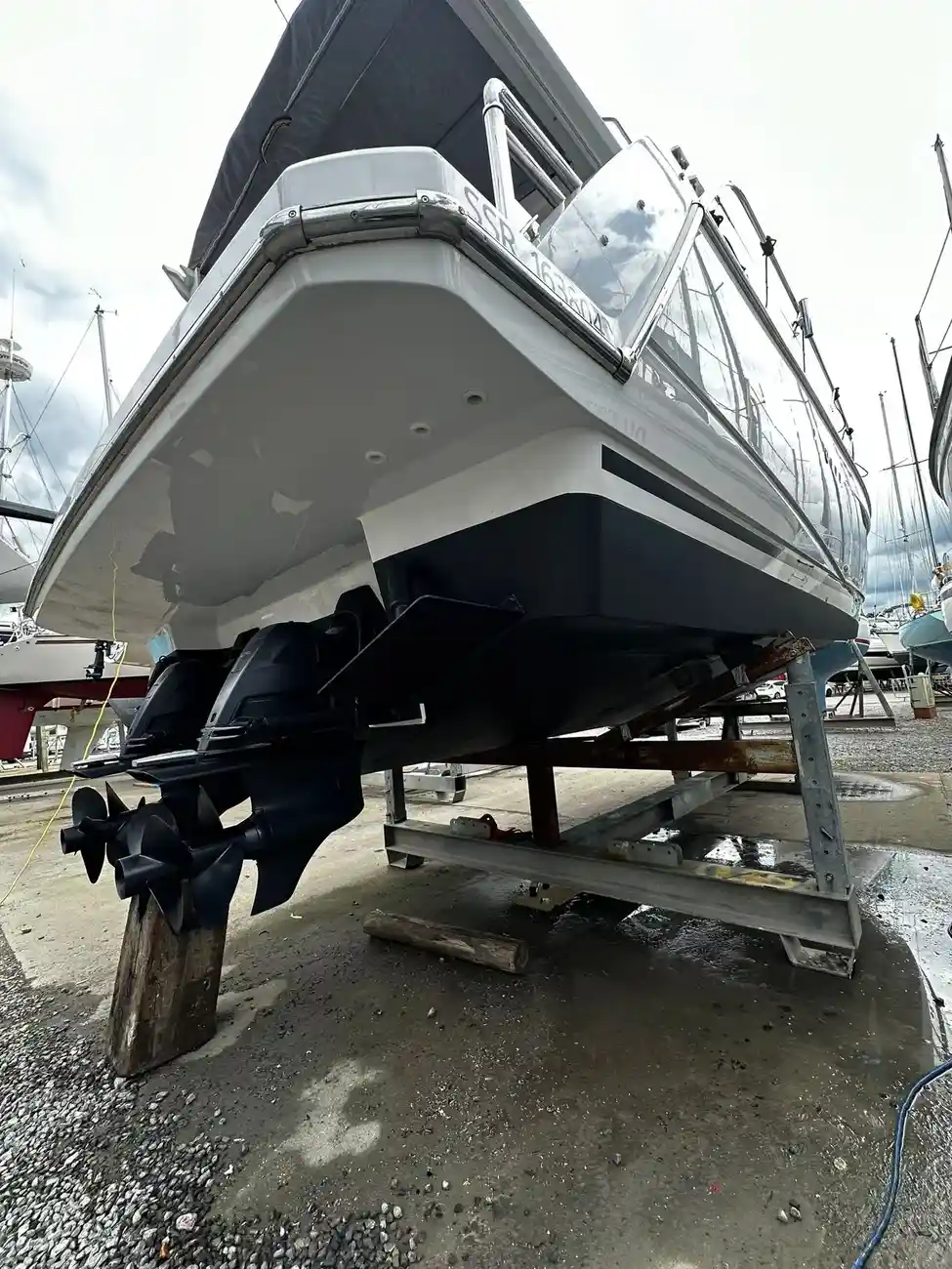 2016 Sealine C330 image 19