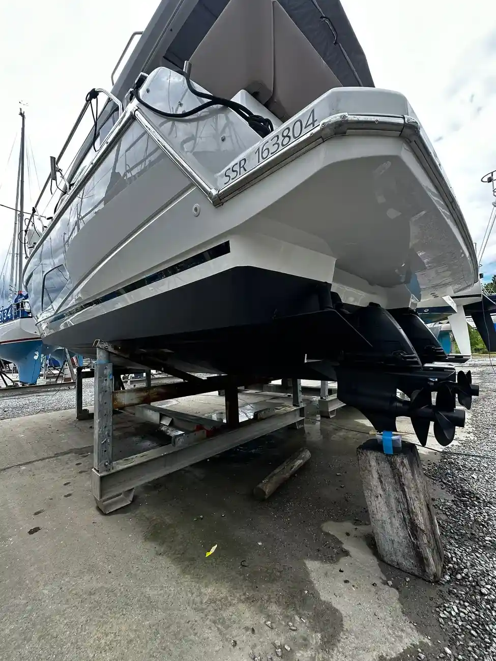 2016 Sealine C330 image 17