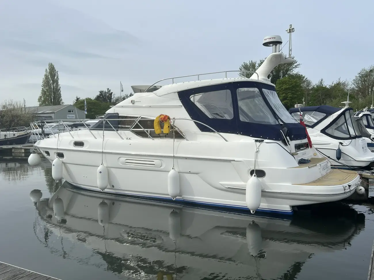 2004 Sealine F43 image 13